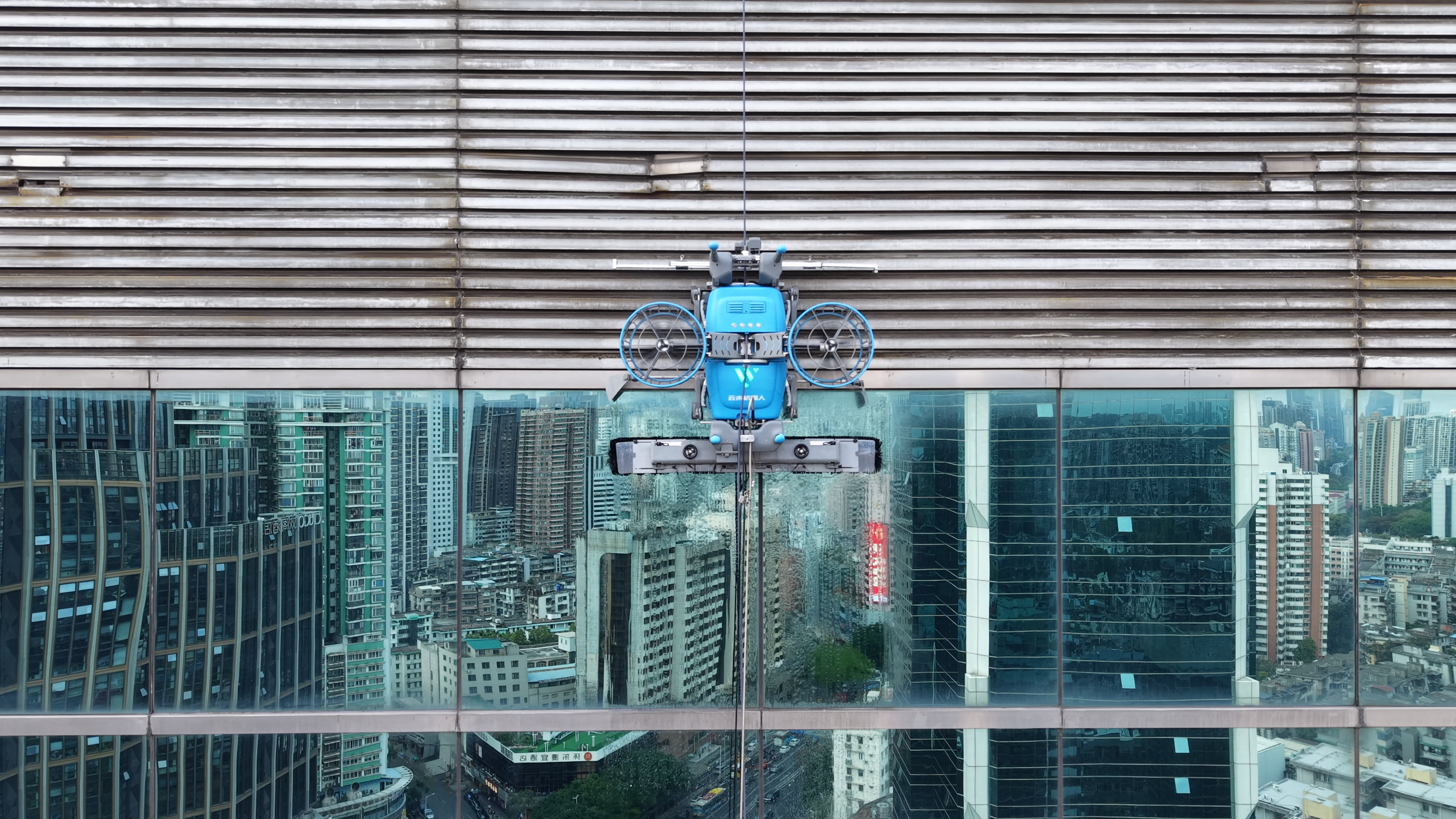 Dongshan Plaza facade cleaning project site