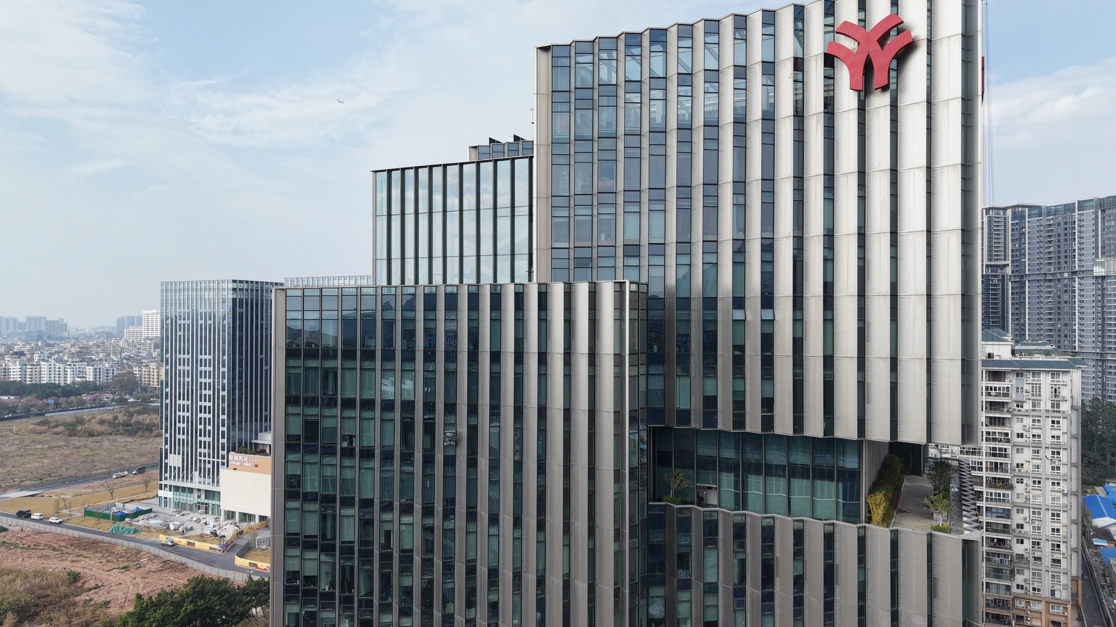 Guangzhou Metro Design Institute Building Complex facade cleaning application