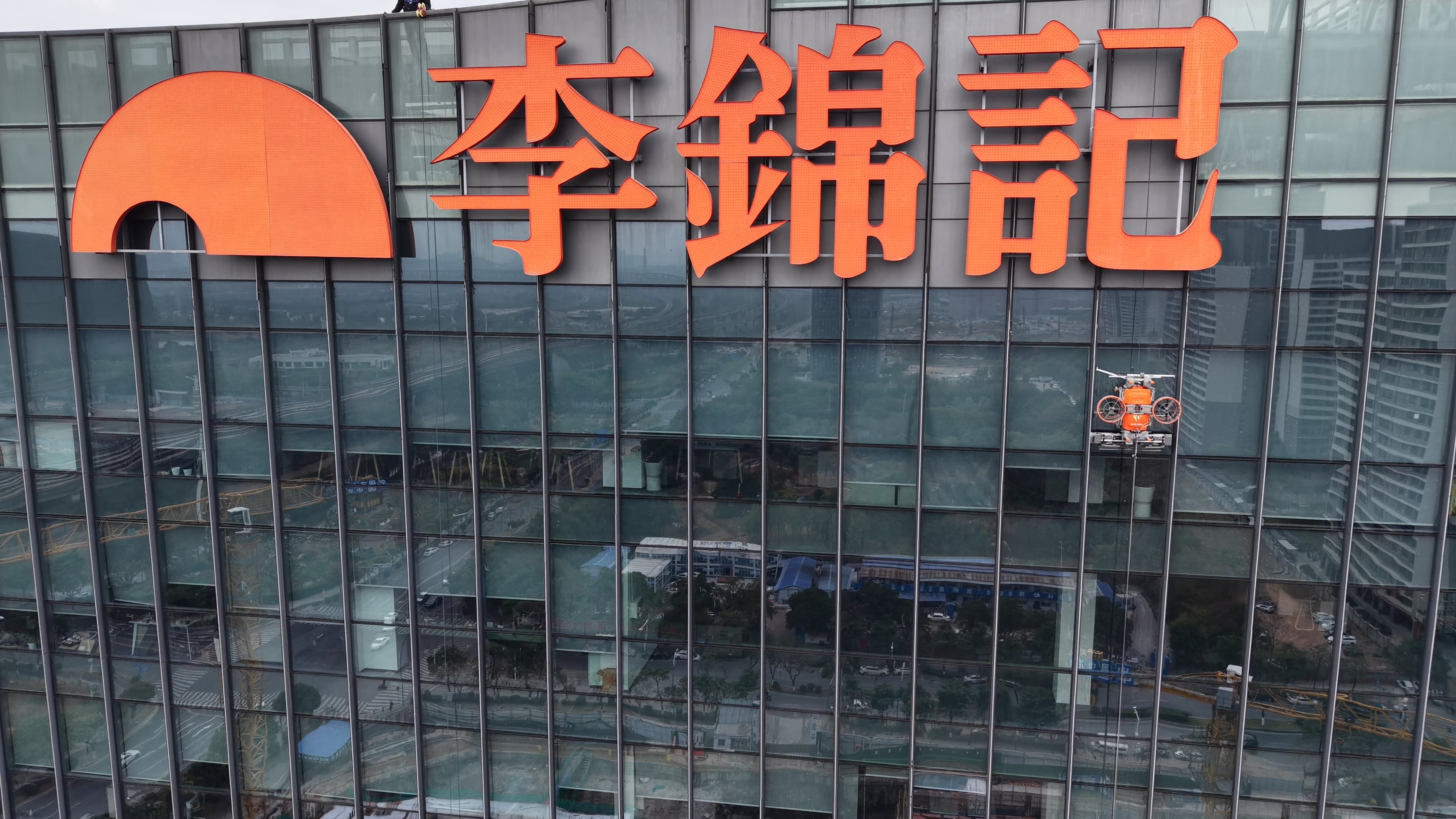 Lee Kum Kee Guangzhou 100% robotic operation coverage